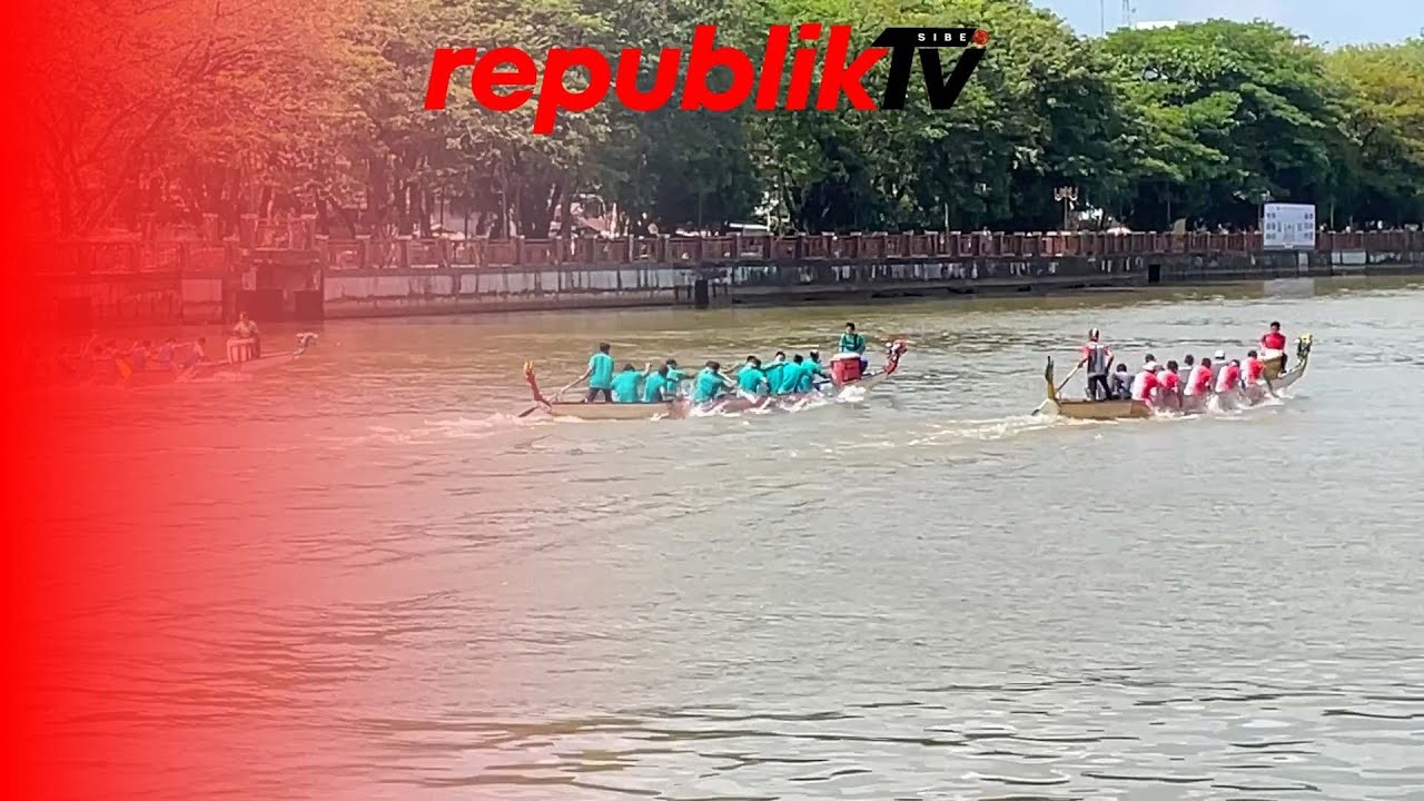 Balap Perahu Naga di Sungai Martapura