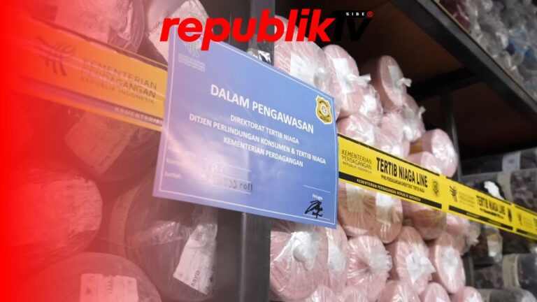 Kain Gulungan Diduga Ilegal Senilai Rp 90 Miliar
