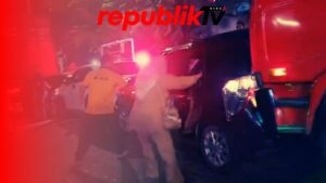Kecelakaan Beruntun, Kendaraan Bertumpukan di Antara Dua Tronton