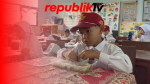 Makan Bergizi Gratis di SDN Pemurus Dalam 1 Banjarmasin Selatan