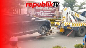 Parkir Sembarang, Mobil Jemaah Haul Diderek Petugas