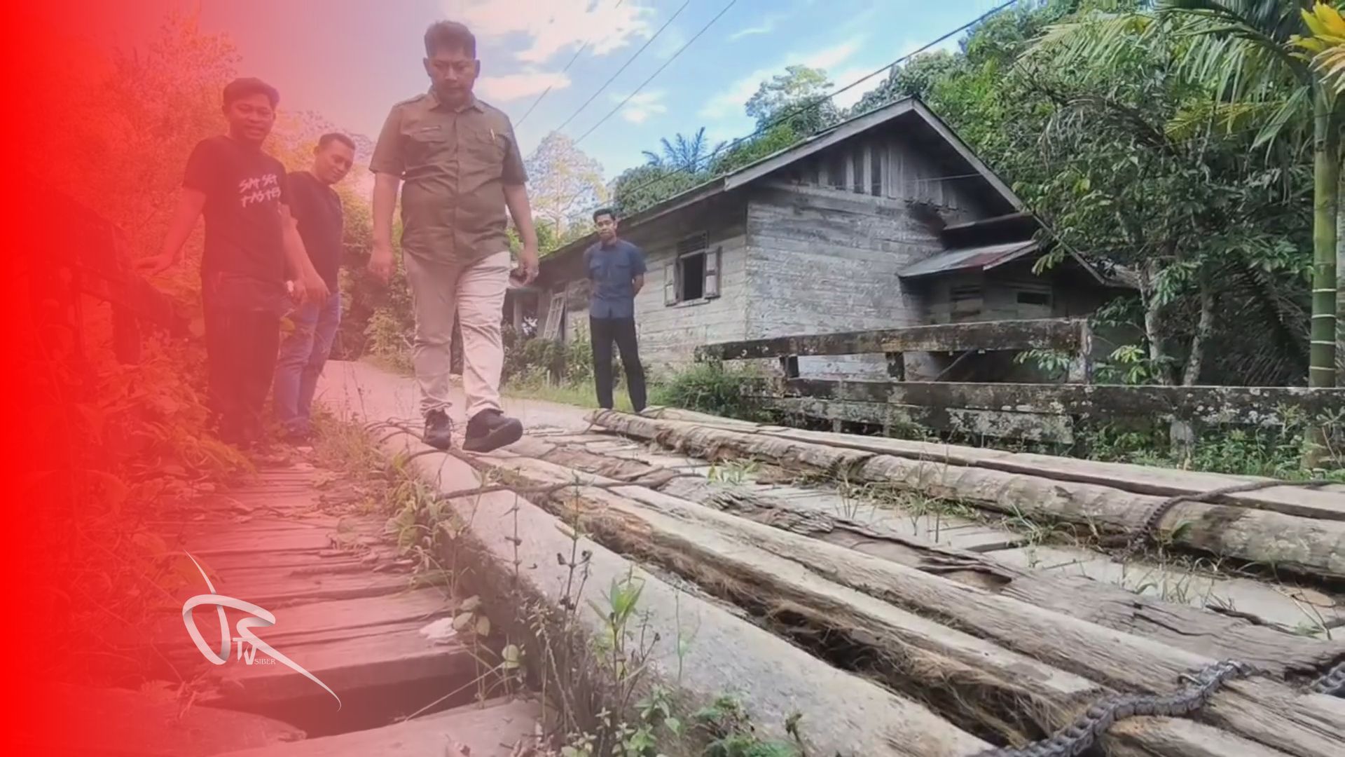 Bupati HST Tinjau Jembatan Rusak, Pastikan Perbaikan Segera