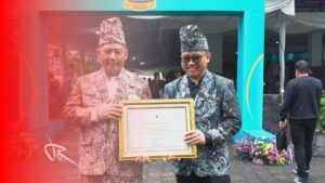 Satu-satunya di Kalsel, Bupati HST Terima Penghargaan Revitalisasi Bahasa Daerah