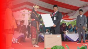 Bupati HST Serahkan 22 Starlink Untuk Sekolah Terpencil