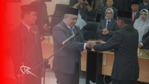 Ketua DPRD HST Lepas Jabatan