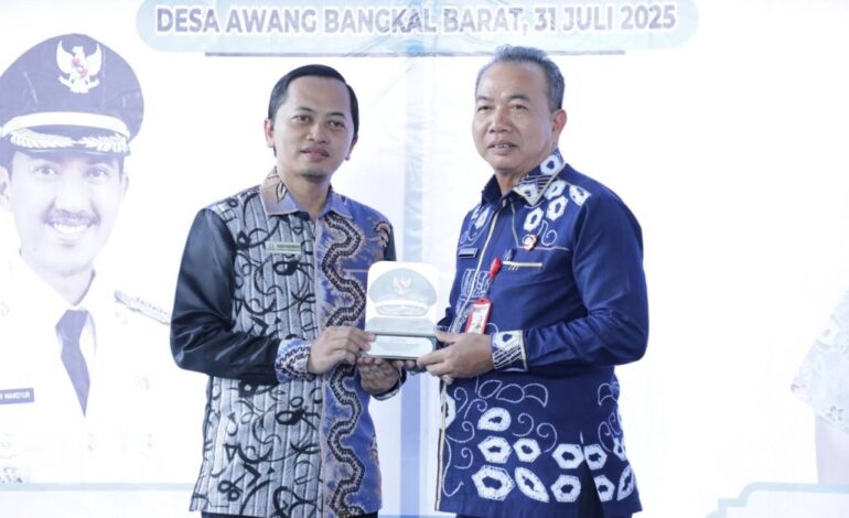 Gubernur Kalsel Terima Penghargaan dari Ombudsman RI atas Komitmen Cegah Maladministrasi di Tingkat Desa