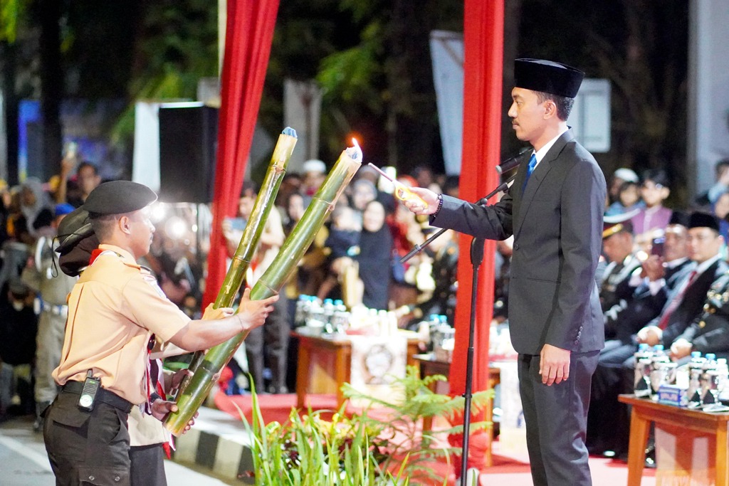 Bupati Banjar Pimpin Upacara Malam Taptu dan Pawai Obor Sambut HUT ke-80 RI