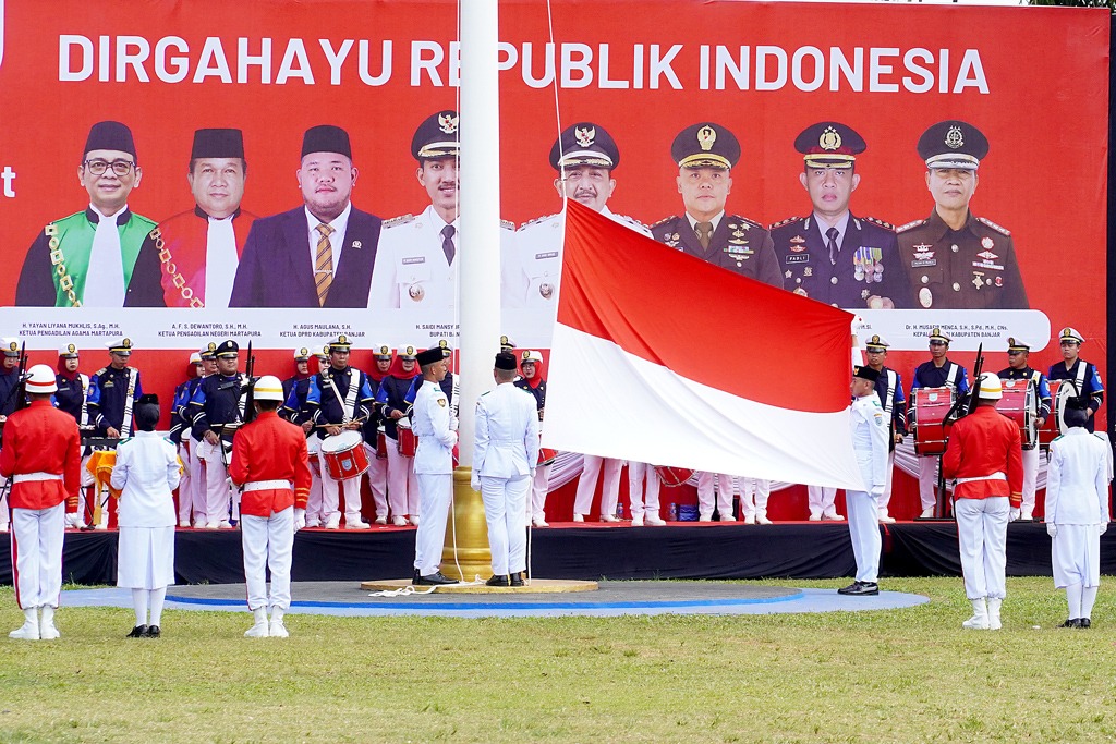 Upacara Peringatan HUT ke-80 RI di Alun-Alun Ratu Zalecha Martapura