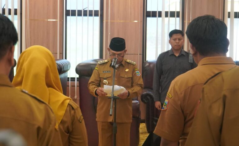 Bupati Kotabaru Lantik Pejabat Administrator dan Pengawas, Dorong Profesionalisme dan Pelayanan Publik