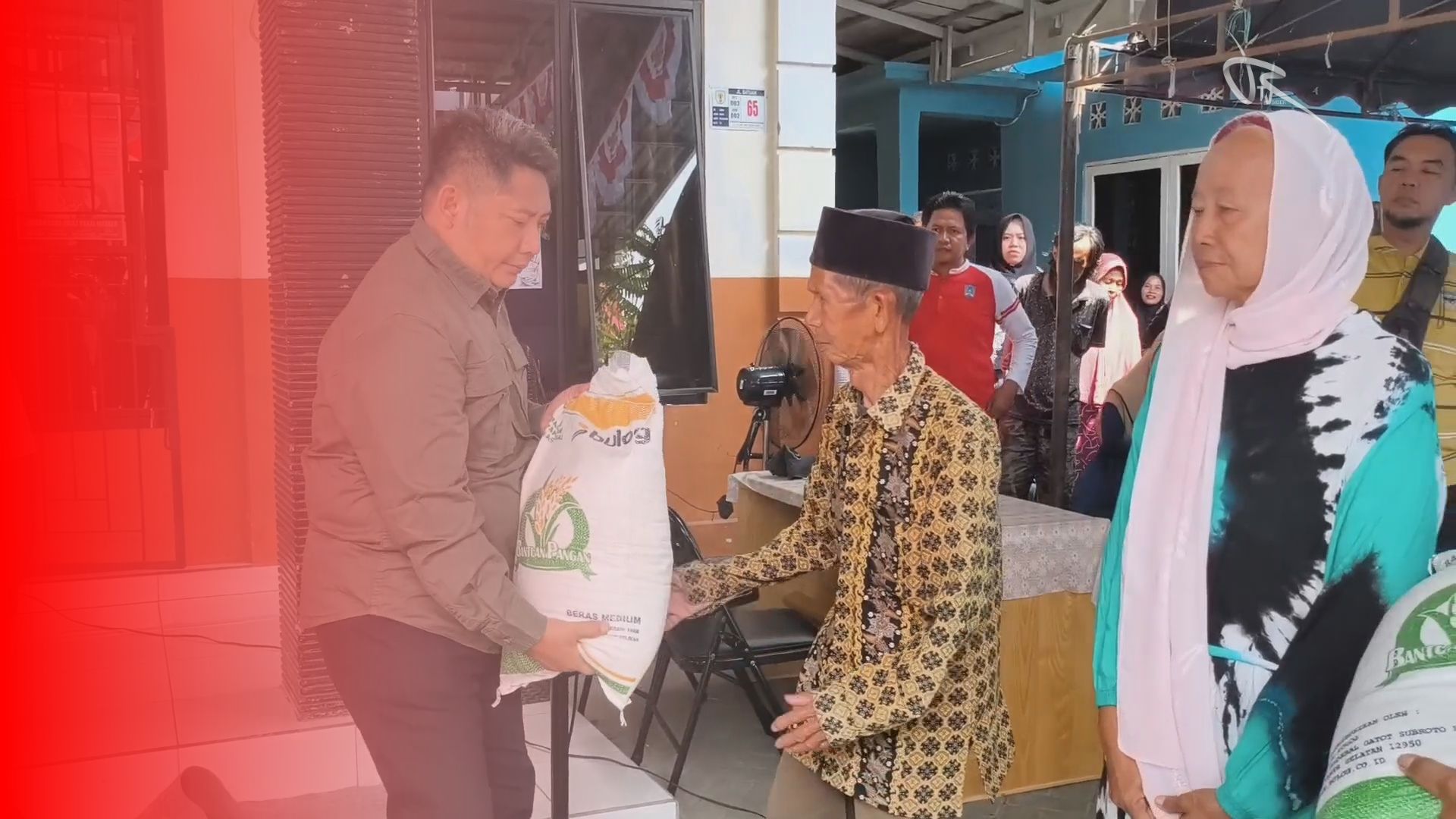 Pemkab HST Salurkan Bantuan Beras untuk 100 KPM di Pandawan