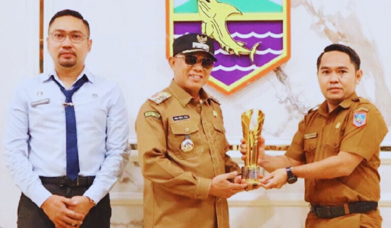 Bupati Kotabaru Raih Penghargaan Pemimpin Daerah Inovatif Bidang Pendidikan