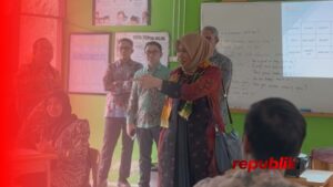 Kepala Biro KTLN Kunjungi Hulu Sungai Tengah, Tinjau Program Sekolah Berbahasa Inggris