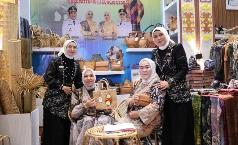 Dinas Perindustrian Kalsel Dorong Pertumbuhan IKM Melalui Partisipasi di Pameran Nasional dan Promosi Digital