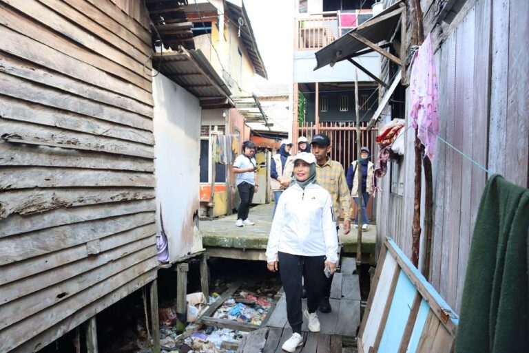 Pemprov Kalsel Monitoring Program Peningkatan Kualitas RTLH dan PSU di Desa Rampa, Kotabaru