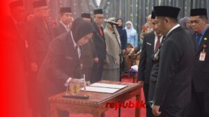 Bupati HST Lantik 33 Pejabat, Tekankan Integritas dan Inovasi Pelayanan Publik
