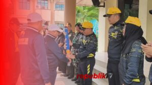 Wabup HST Sambut Kirab Obor Porprov Kalsel ke-12