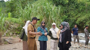 Ketua DPRD Tinjau Batu Ajung, Dorong Pengembangan Wisata Alam Balangan