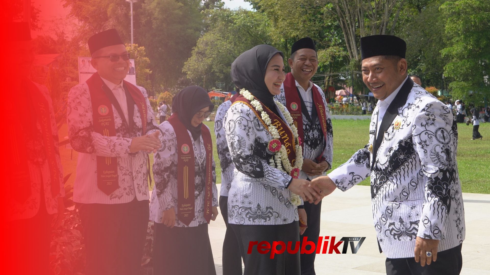 Bupati HST Kukuhkan Ibunda Guru dan Pengurus PGRI Masa Bakti 2025–2030