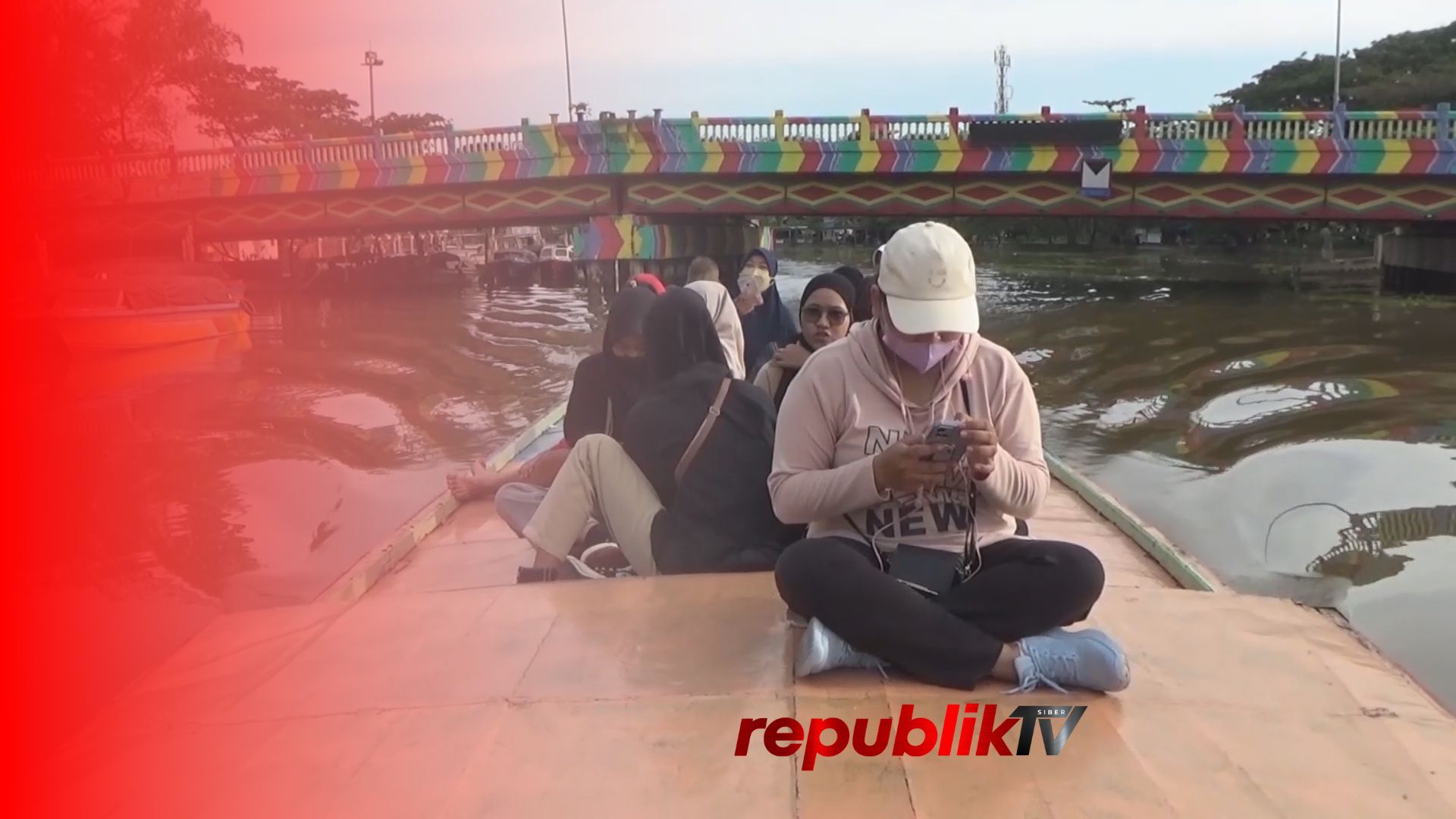 Menikmati Serunya Wisata Susur Sungai di Banjarmasin