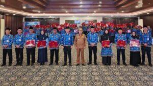 Pemkab Kotabaru Sematkan Satyalancana Karya Satya kepada ASN Berprestasi pada HUT ke-54 KORPRI