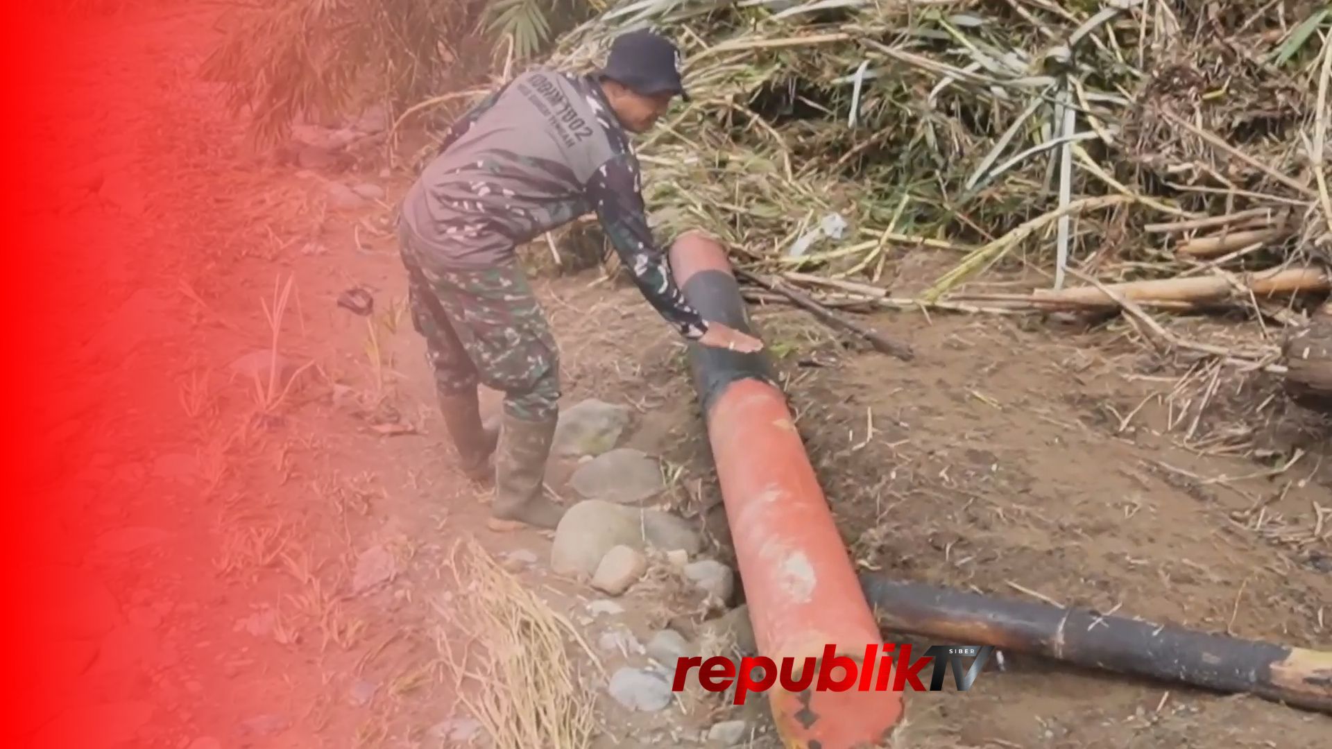 Cuaca Buruk, 14 Tiang Listrik Tumbang di Muara Hungi HST