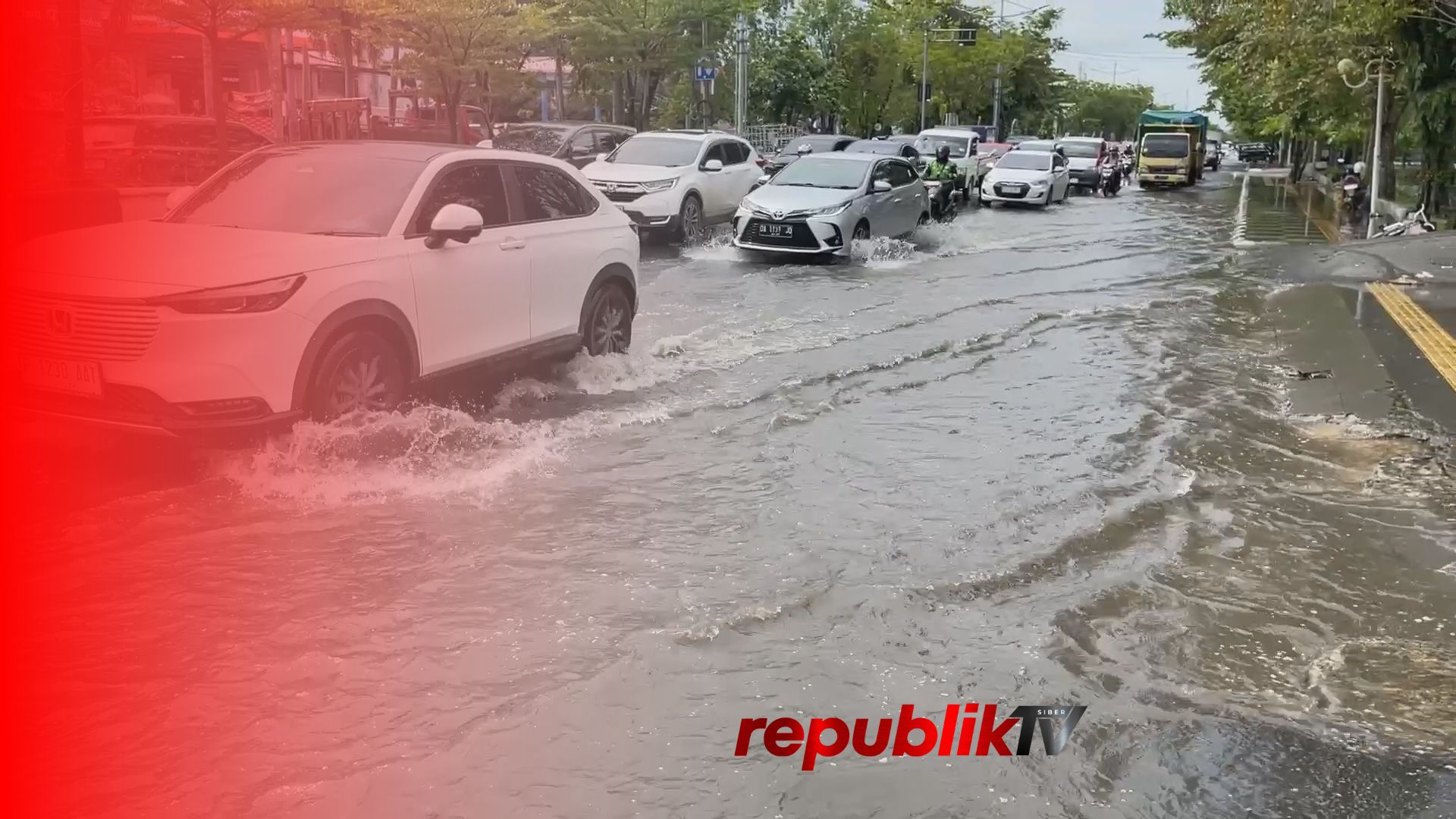 Genangan Air Kerap Rendam Jalan Ahmad Yani Banjarmasin Saat Hujan