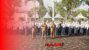 Bupati HST Lepas Study Tour Murid Berprestasi Suar Murakata 2025