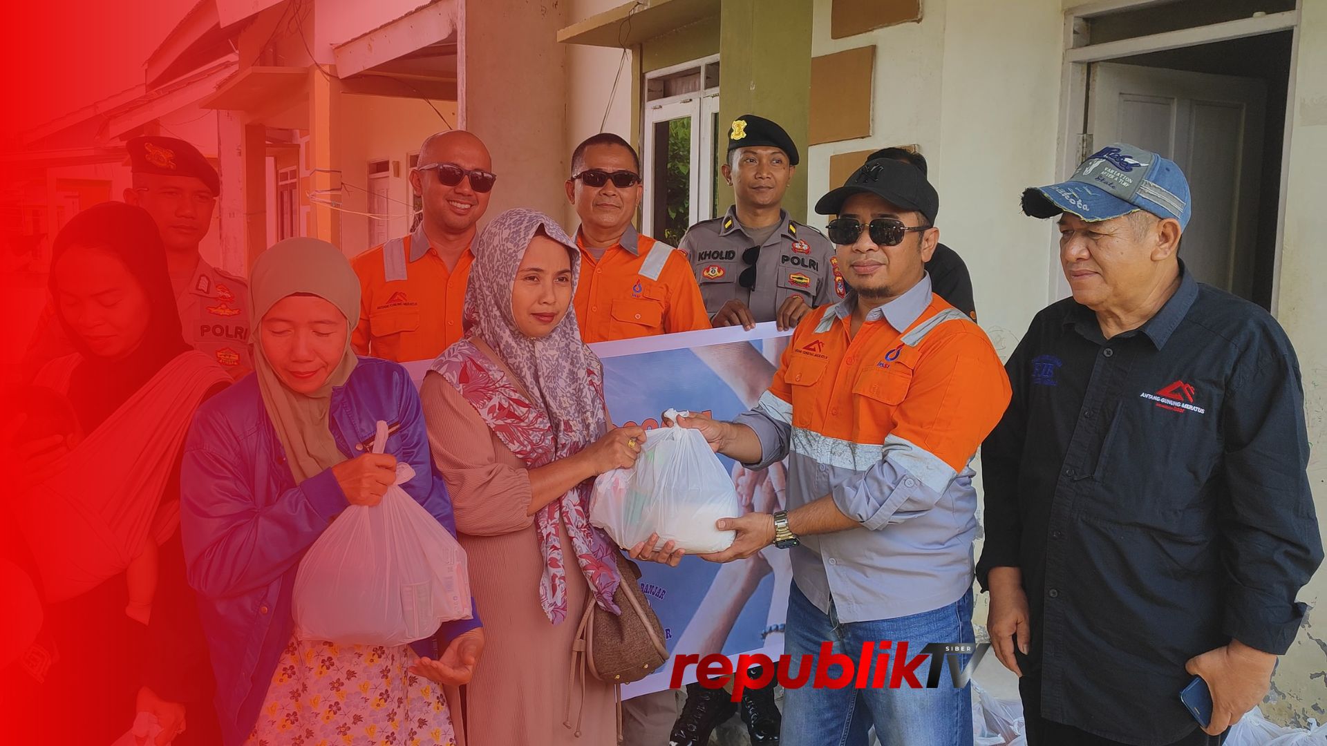PT AGM Salurkan Bantuan 1.000 Paket Sembako Pascabanjir