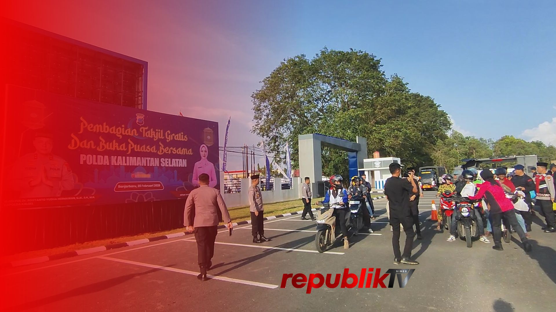 Ramadan Penuh Berkah, Polda Kalsel dan Bhayangkari Berbagi Takjil