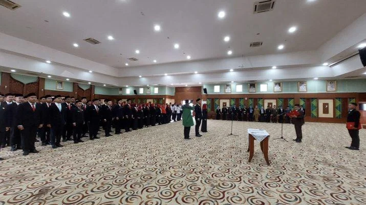 Pemprov Kalsel Serahkan SK CPNS STTD dan Lantik 116 Pejabat Fungsional