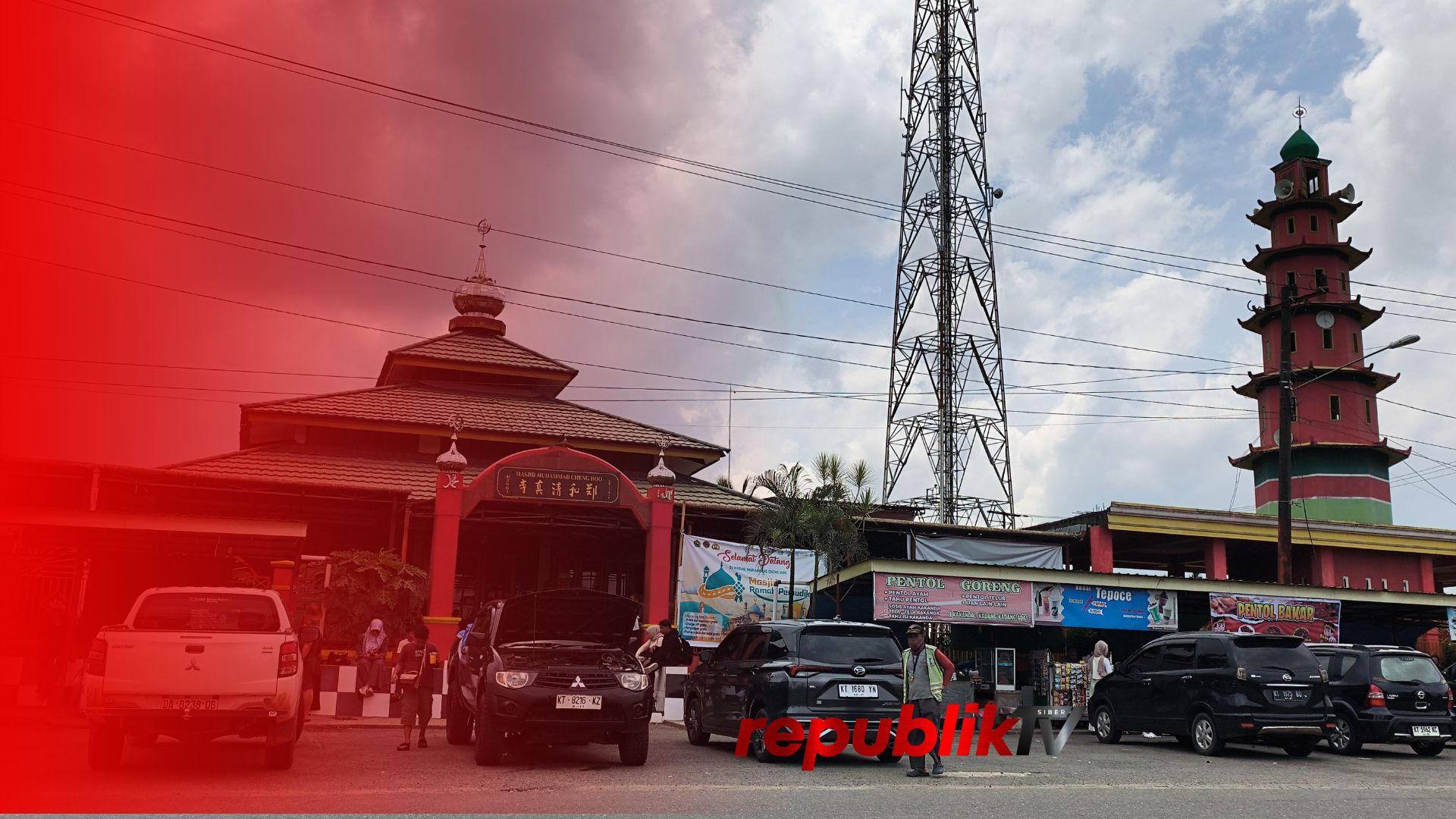 Masjid Cheng Hoo Jadi Daya Tarik Pelintas