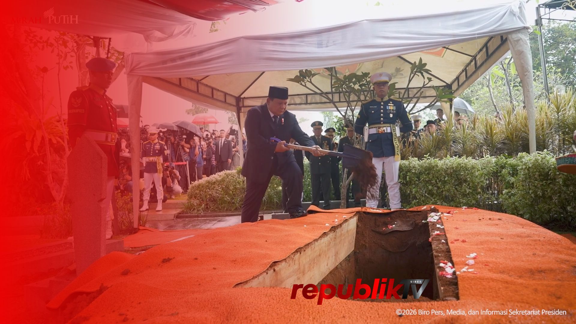 Presiden Prabowo Pimpin Upacara Pemakaman Try Sutrisno