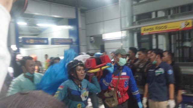 KRL Bertabrakan dengan Argo Bromo Anggrek di Bekasi Timur Evakuasi Masih Berlangsung