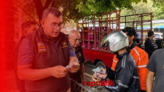 Partai Ummat Kalsel Bagikan Daging Kurban dan Voucher Subsidi BBM kepada Warga