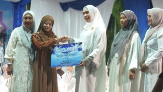 Banjar Berselawat Meriah, Annisa Warga Mandiangin Raih Hadiah Umrah