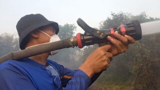 Bupati Banjar Pantau Karhutla di Sungai Tabuk, Api Kembali Muncul di Belakang Permukiman Warga