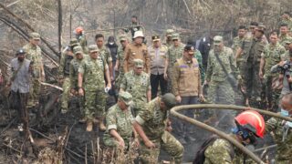 KSAD dan Kepala BNPB Tinjau Karhutla Kalsel, Bantuan Daerah Dievaluasi